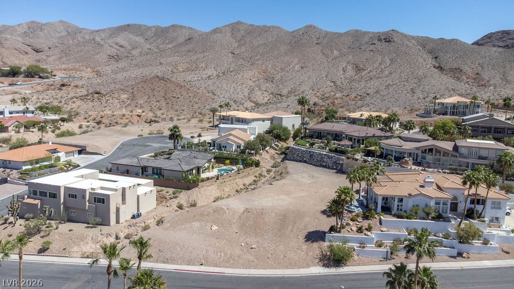 929 Vista Lago Way