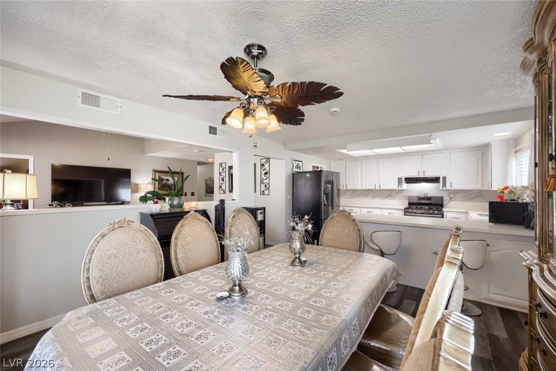 3956 Green Leaf Drive