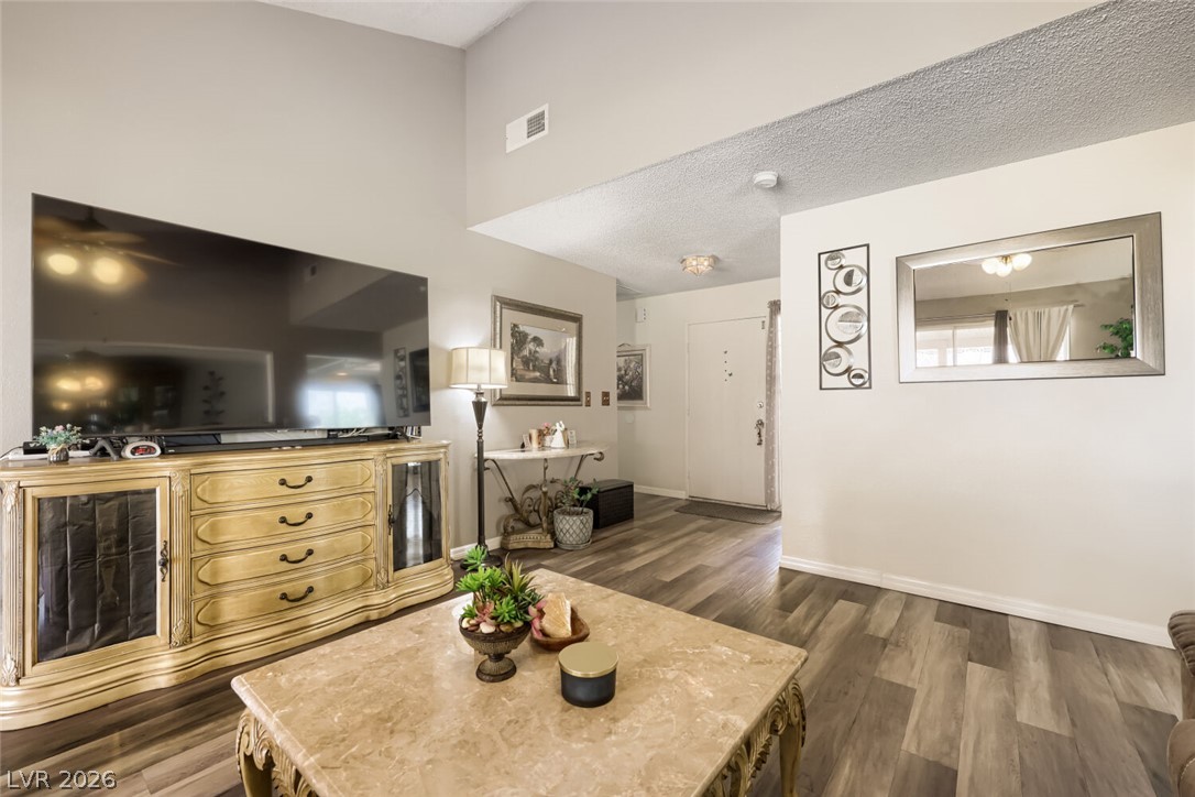 3956 Green Leaf Drive