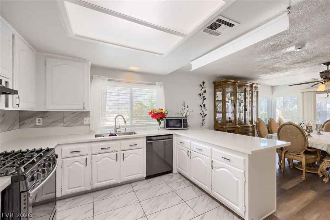 3956 Green Leaf Drive