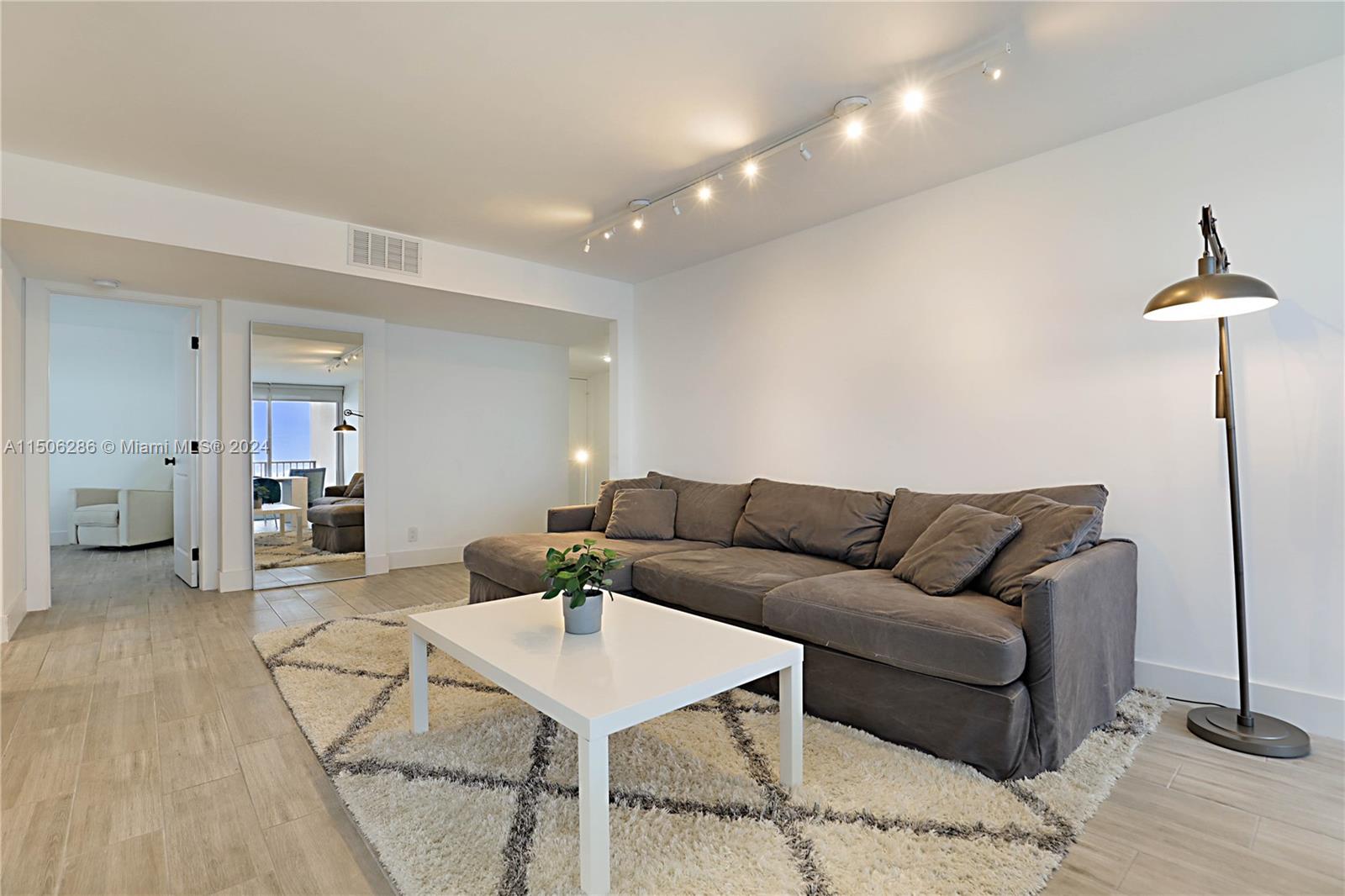 525 N Ocean Blvd Unit: 1125