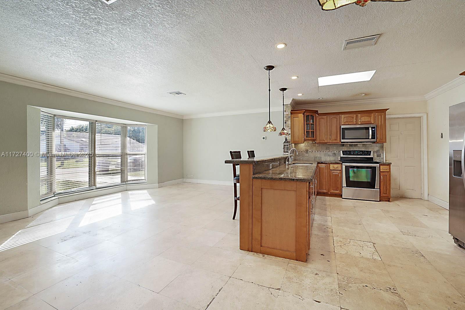 6593 SW 10th Ct