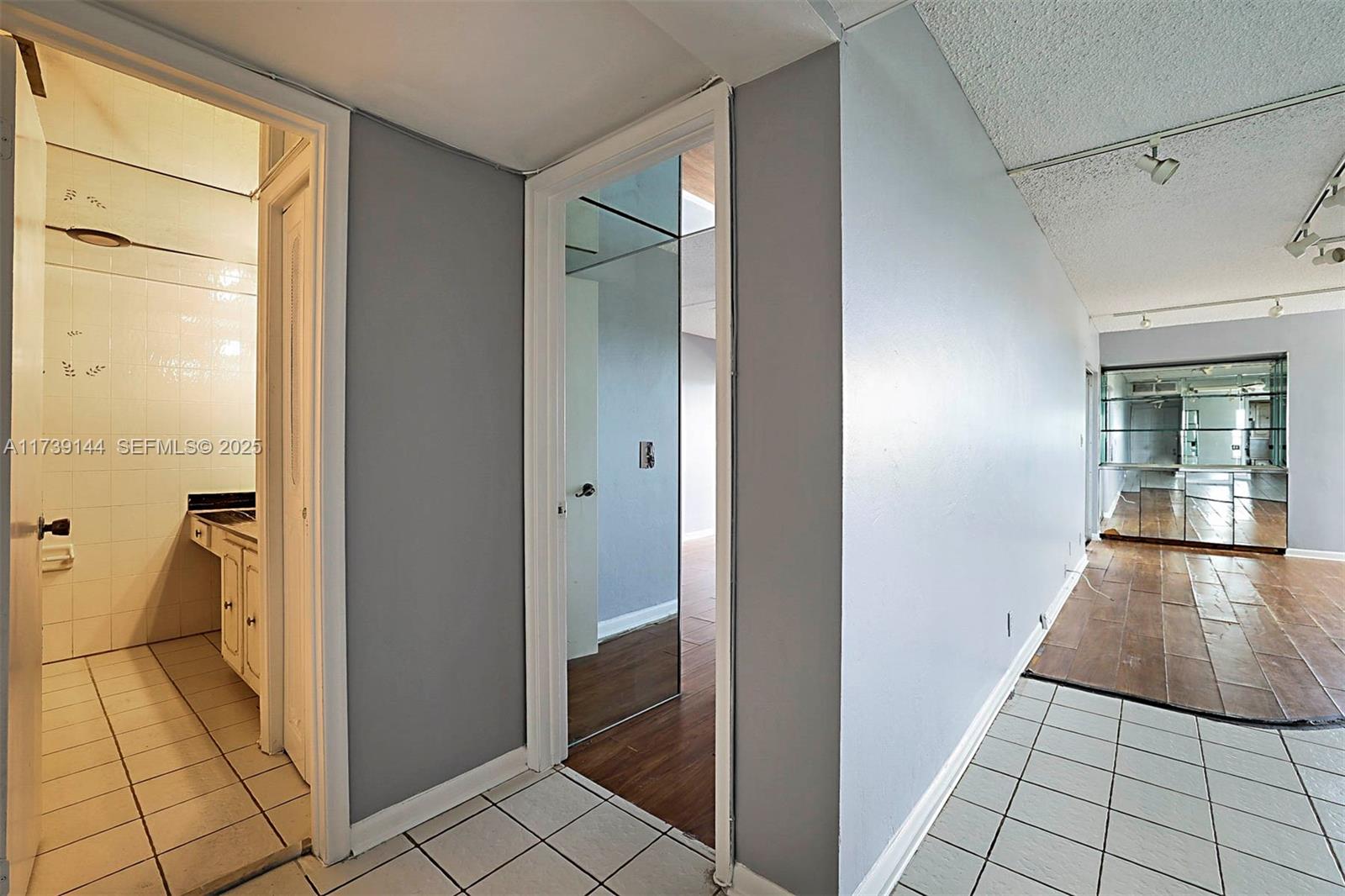 3301 Spanish Moss Terrace 904
