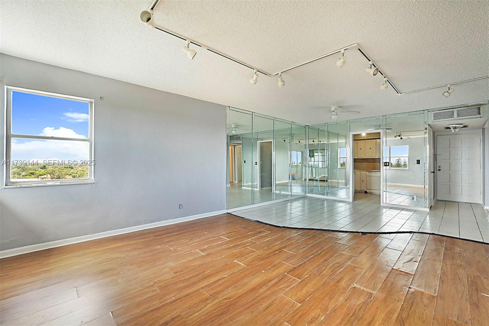 3301 Spanish Moss Terrace 904