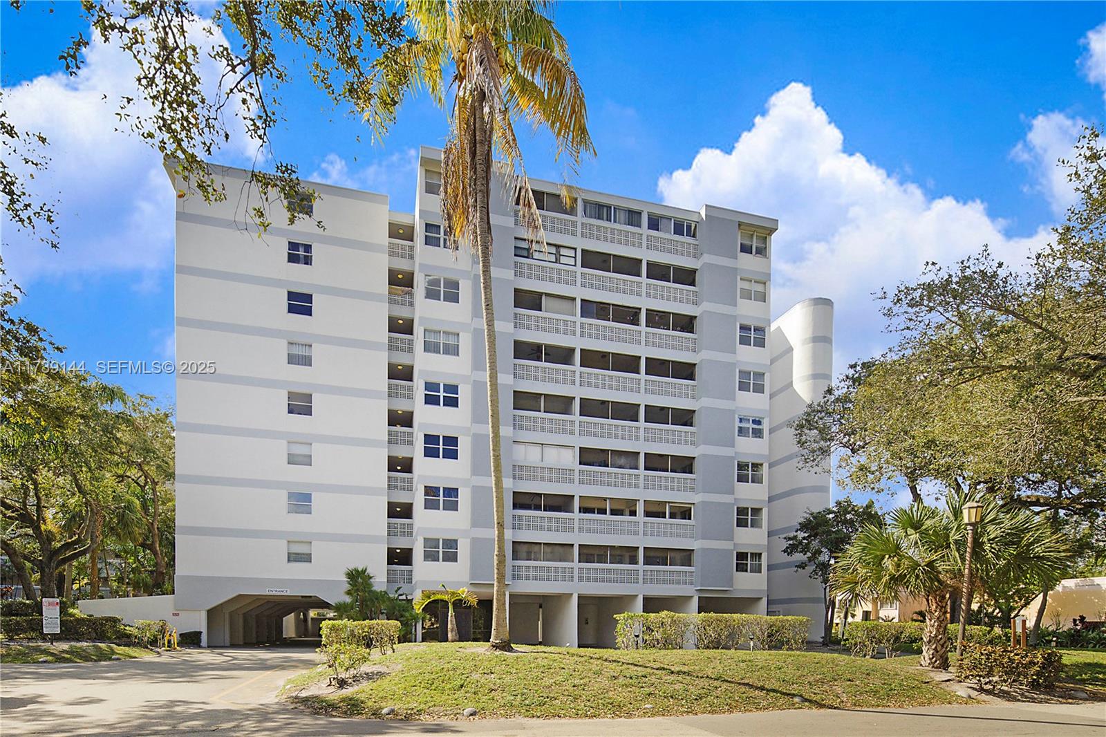 3301 Spanish Moss Terrace 904