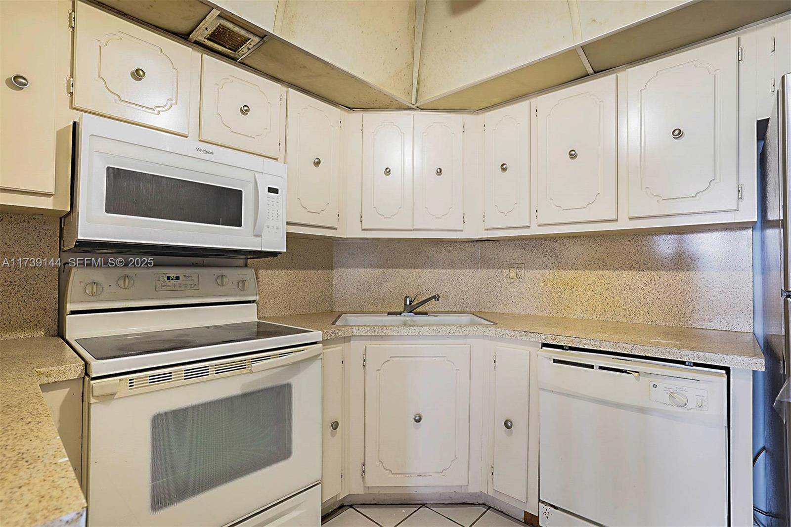 3301 Spanish Moss Terrace 904
