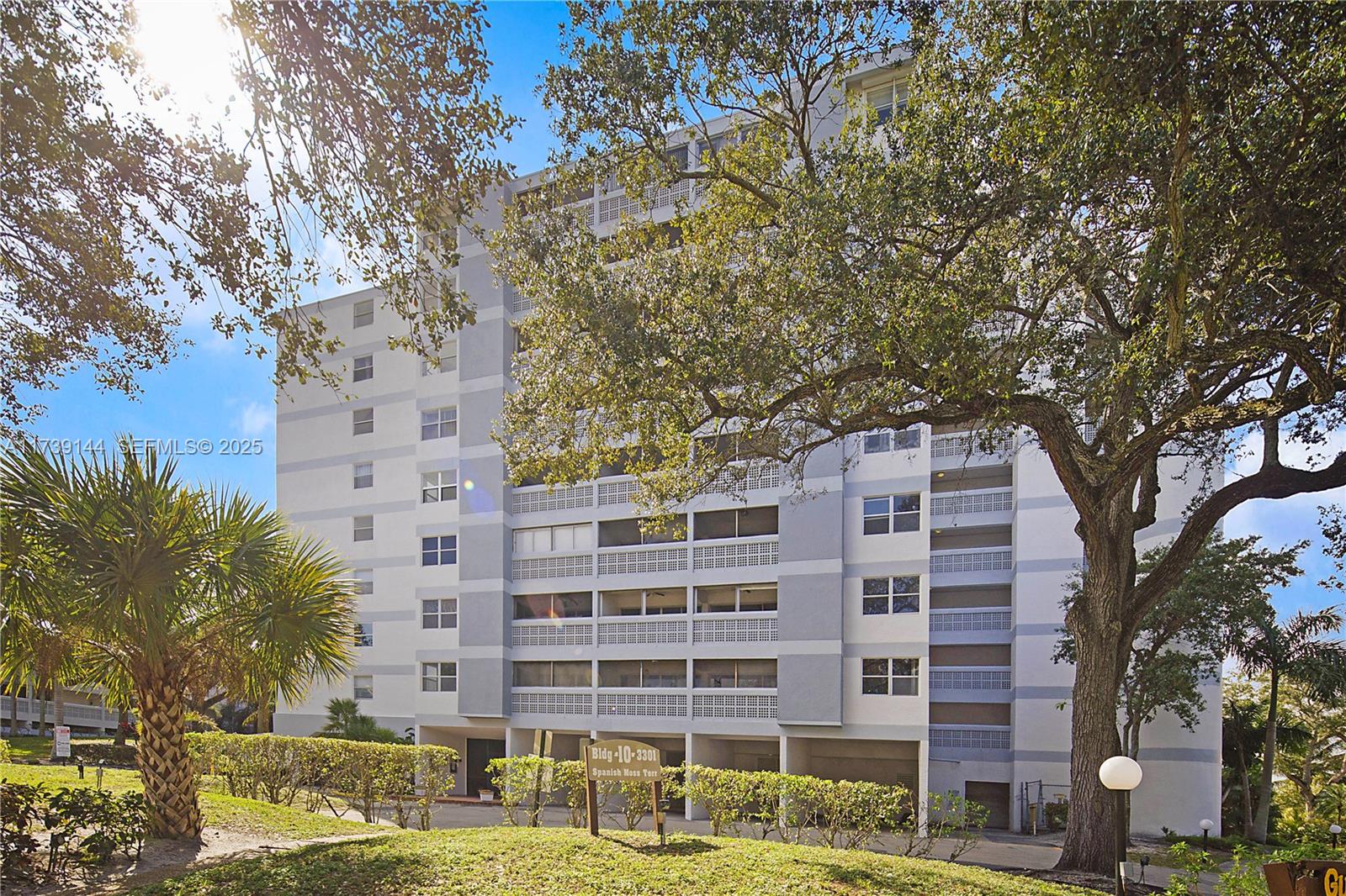 3301 Spanish Moss Terrace 904