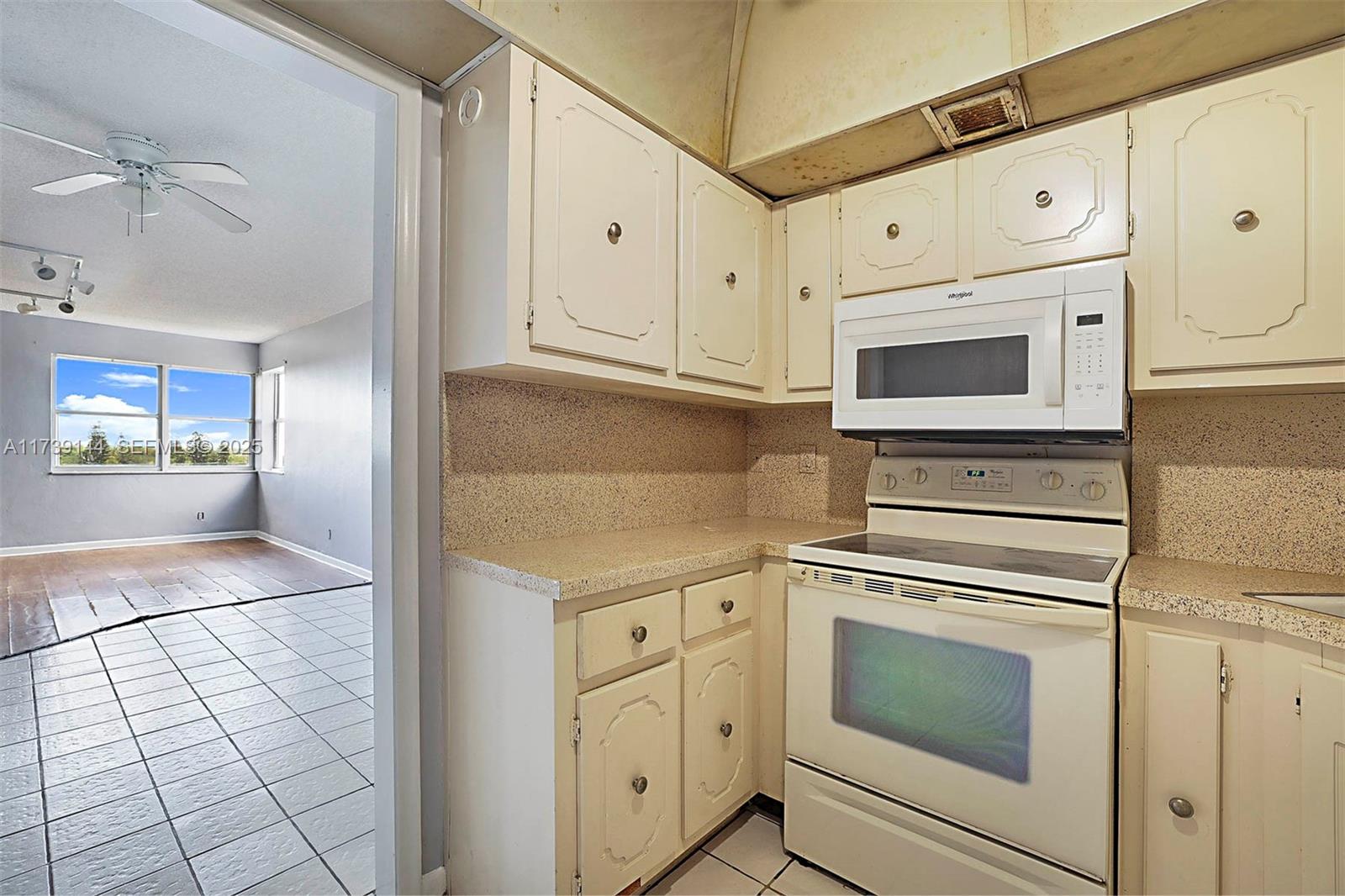 3301 Spanish Moss Terrace 904