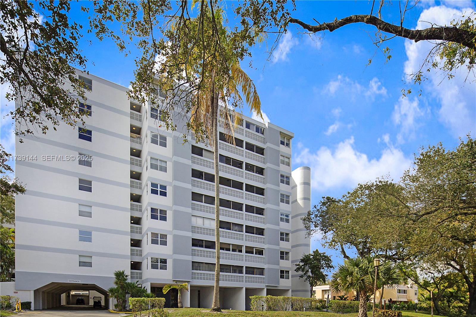 3301 Spanish Moss Terrace 904