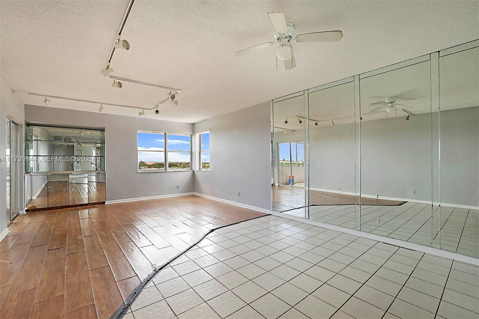 3301 Spanish Moss Terrace 904