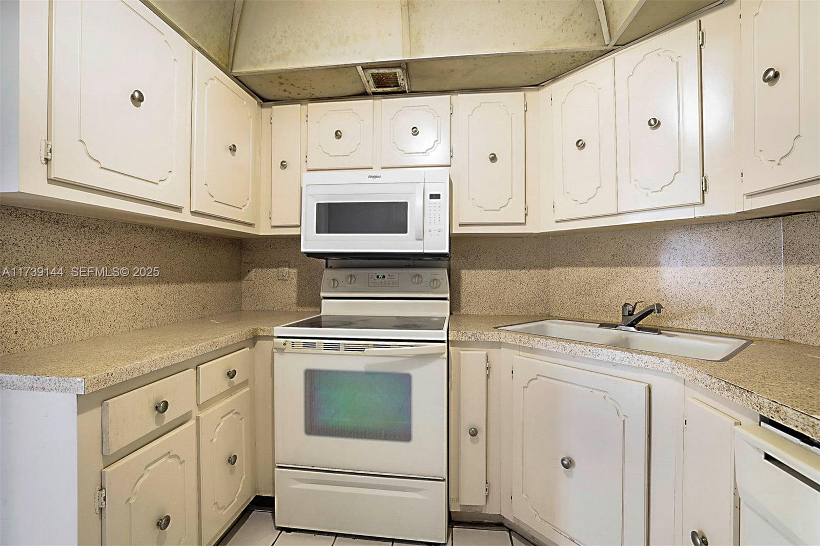 3301 Spanish Moss Terrace 904