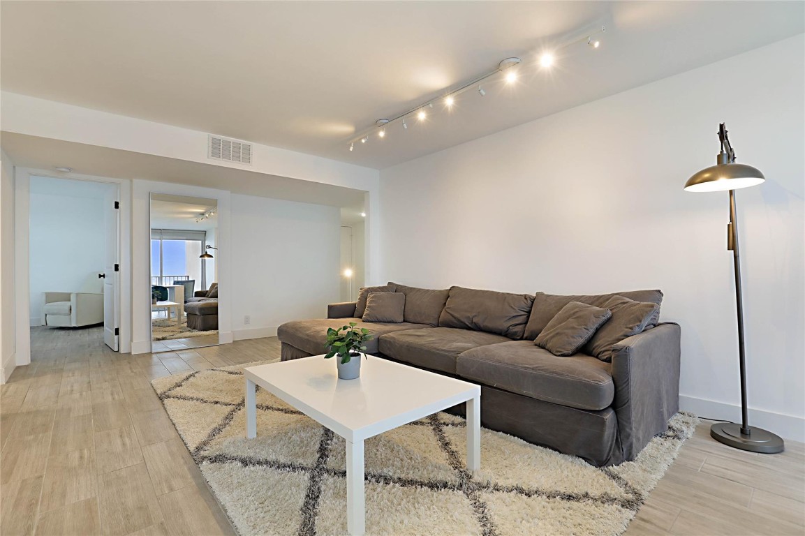 525 N Ocean Blvd 1125