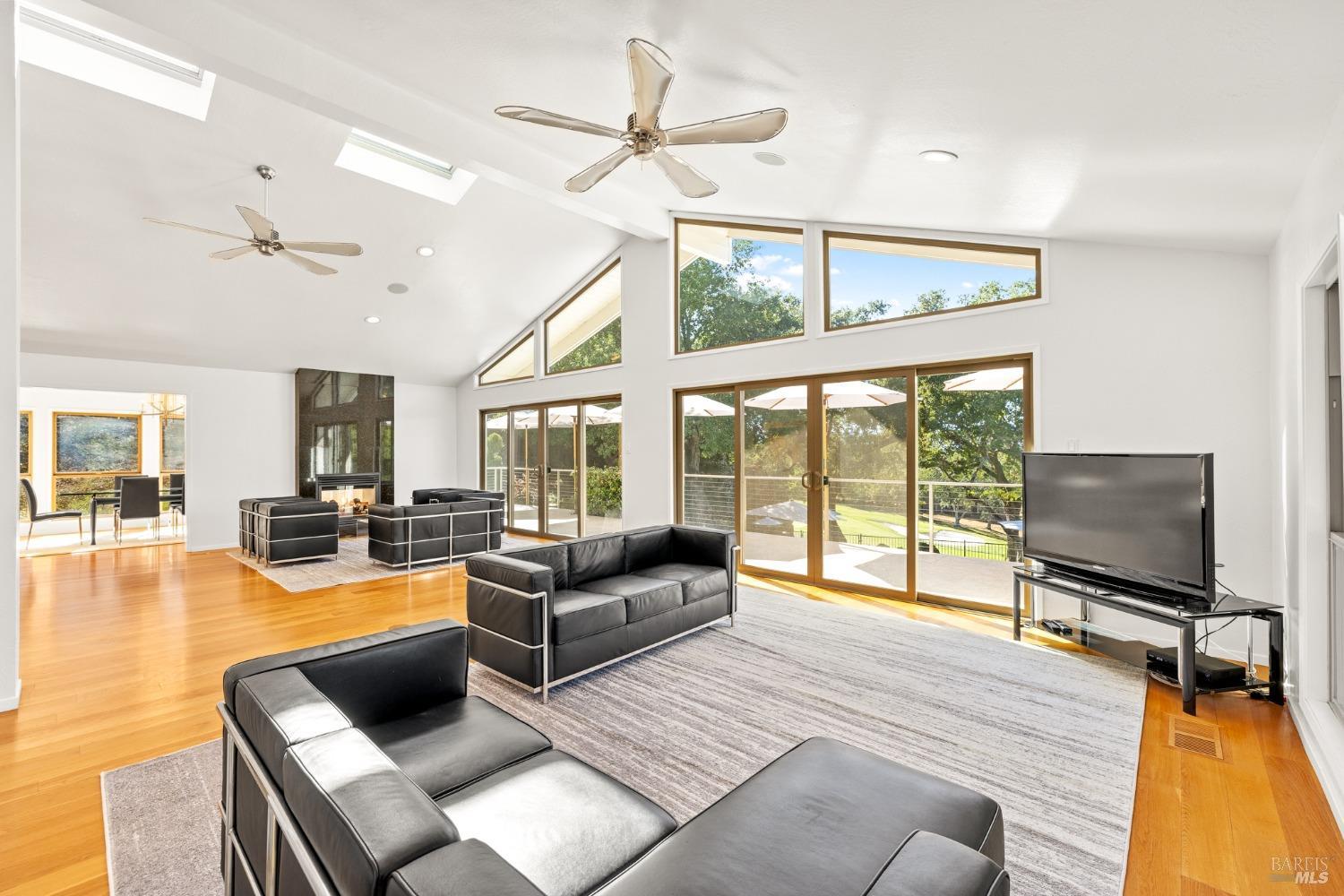 2710 Hillcrest Drive