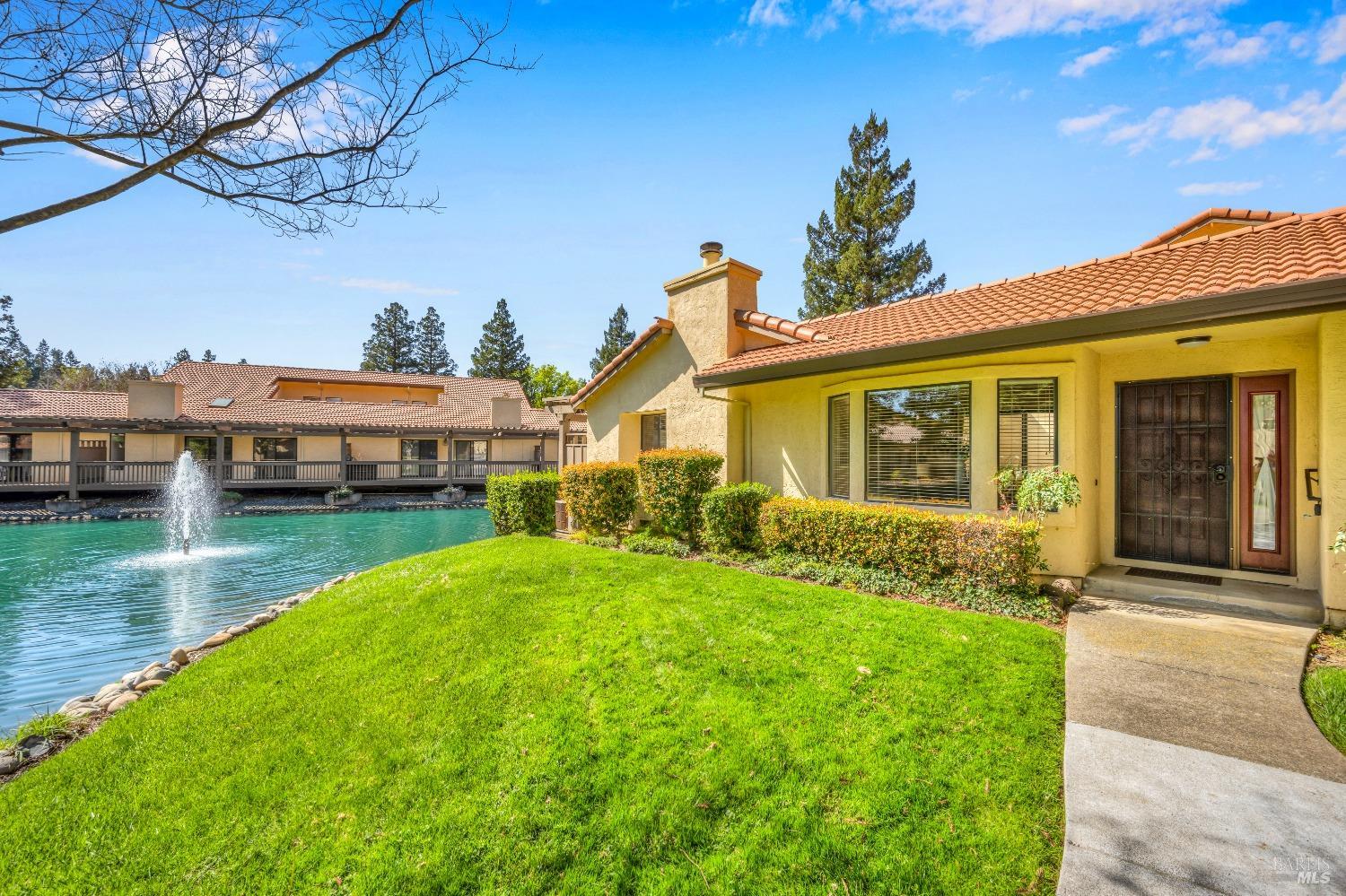 41 Fountain Grove Cir