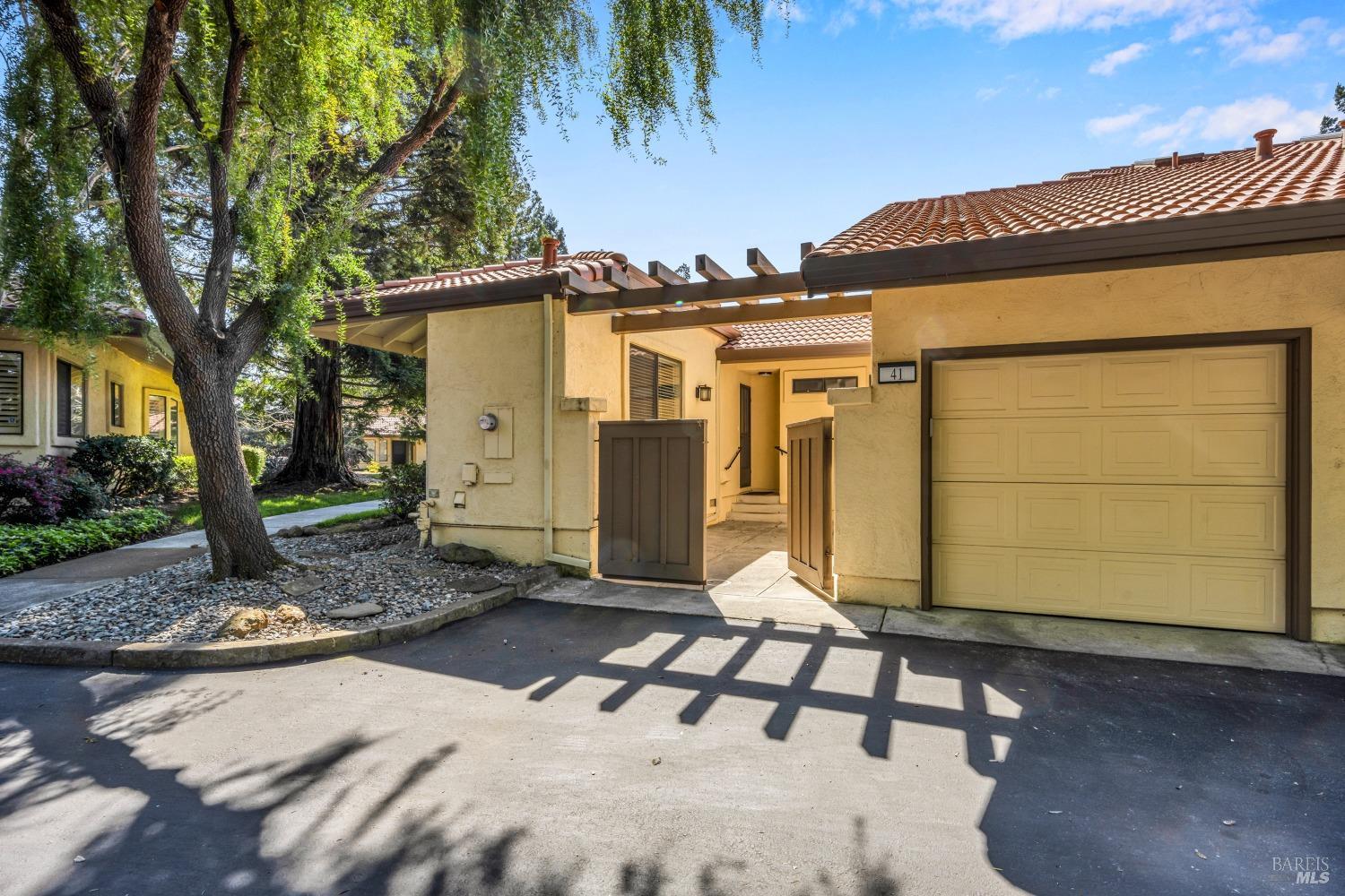 41 Fountain Grove Cir