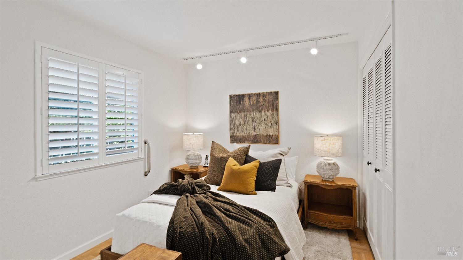 2596 Hidden Valley Ln