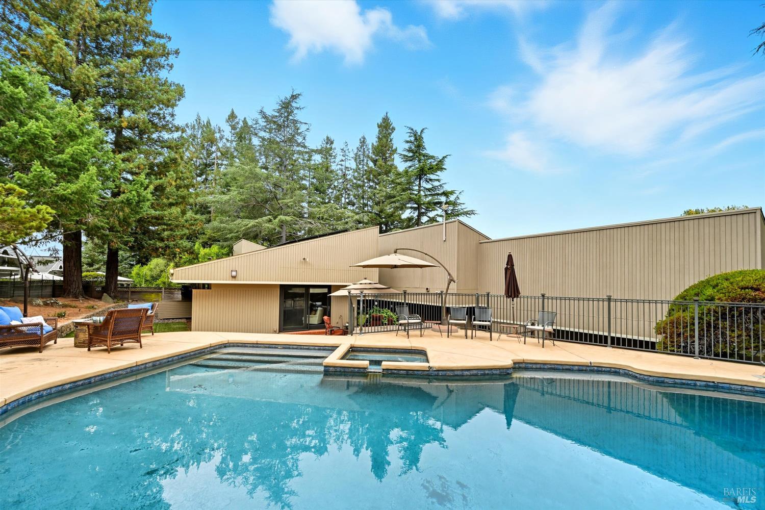523 Westgate Dr