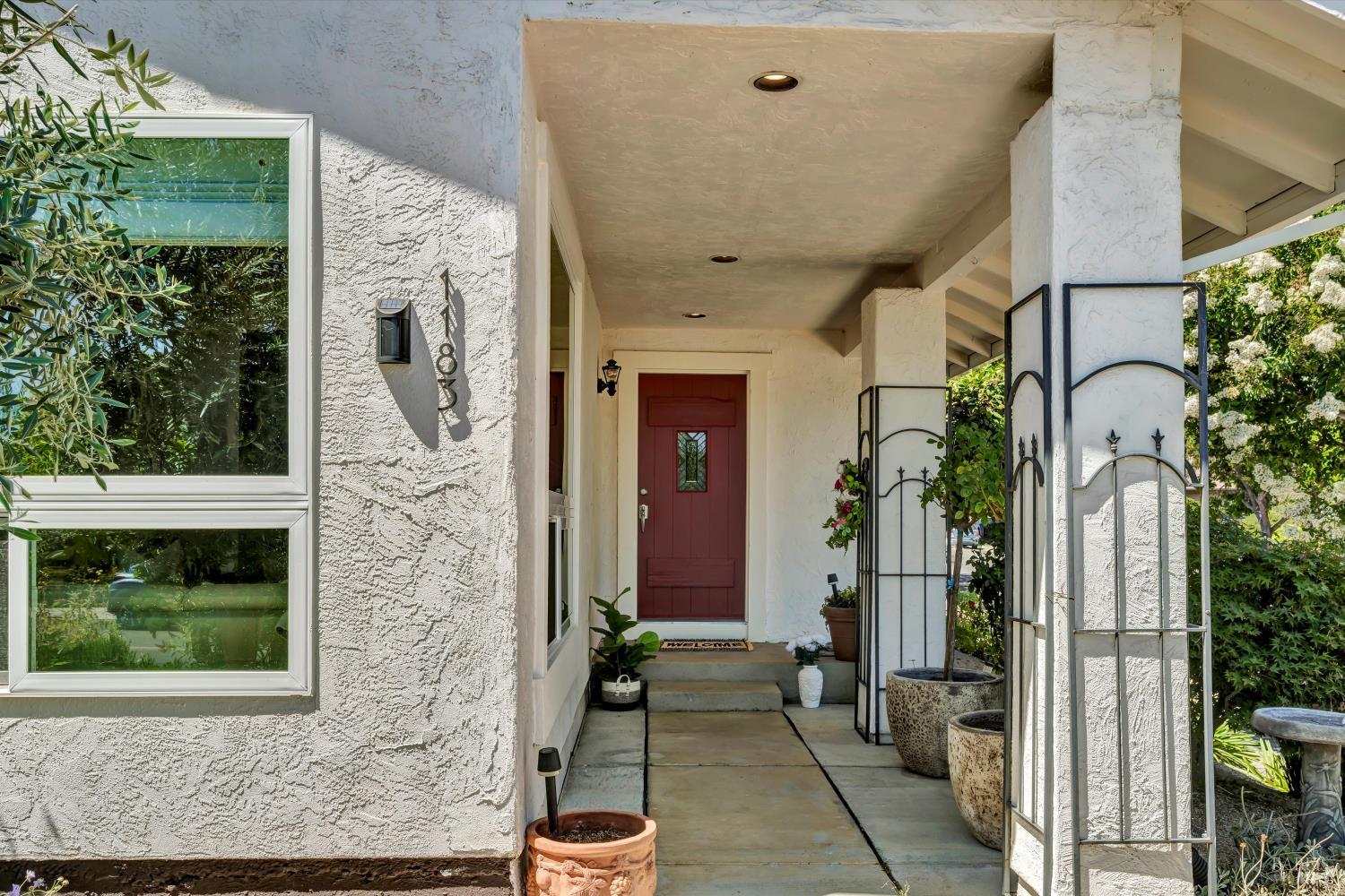 1183 Mountain View Cir