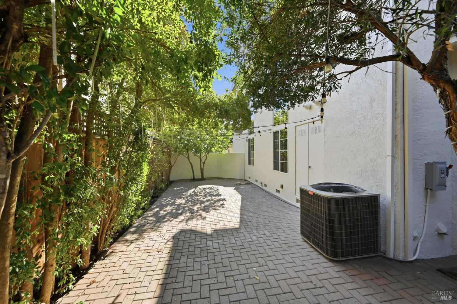 28 S Newport Drive