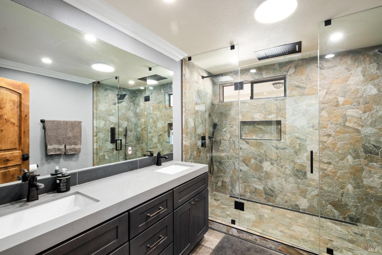 875 White Cottage Road N