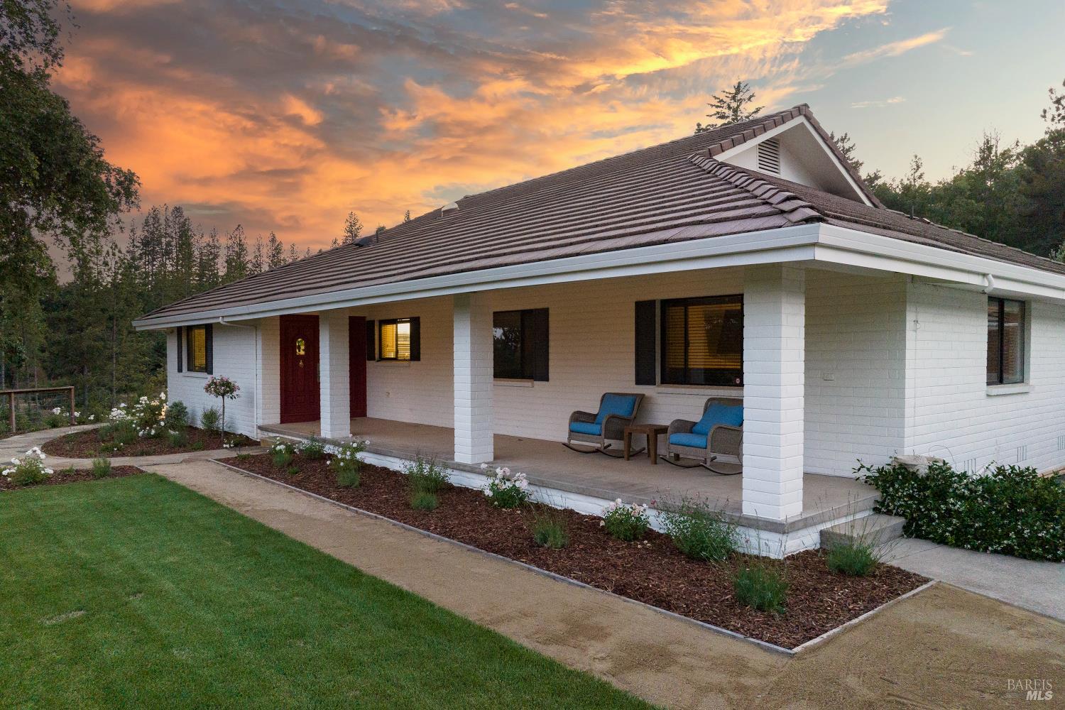 875 White Cottage Road N