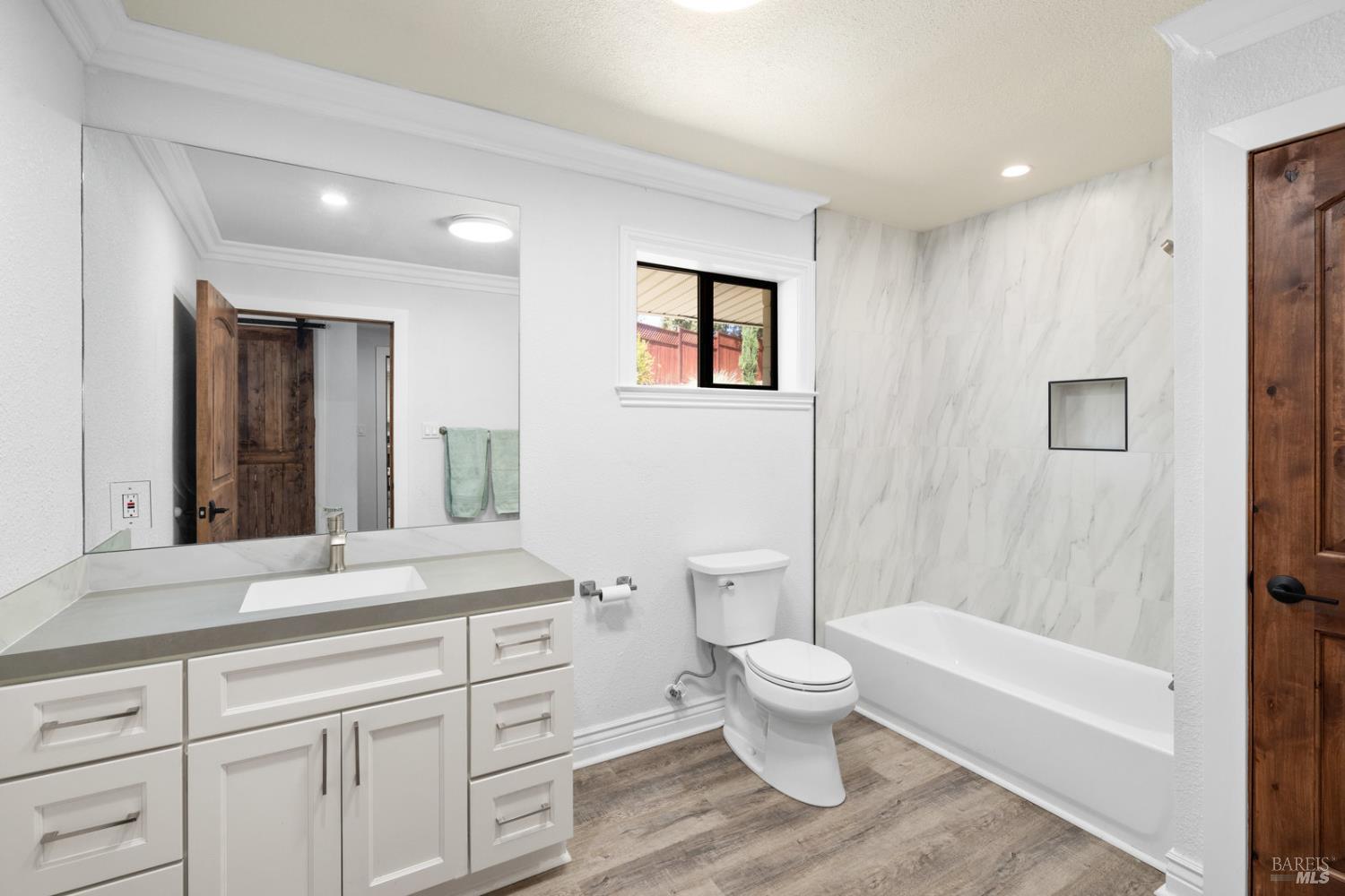 875 White Cottage Road N