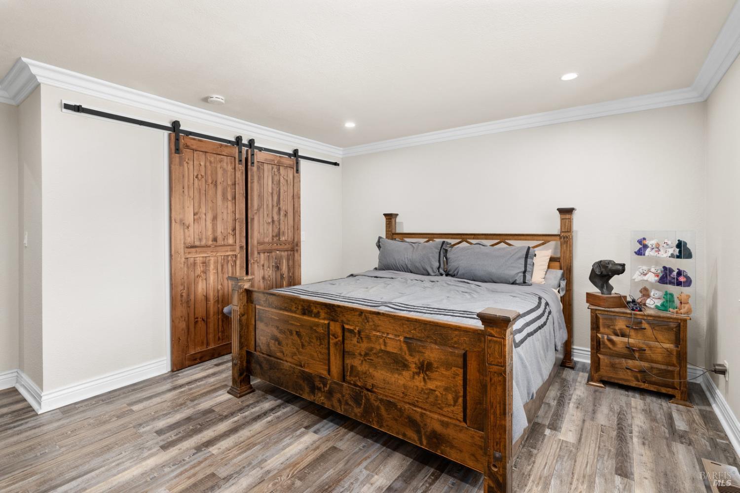 875 White Cottage Road N