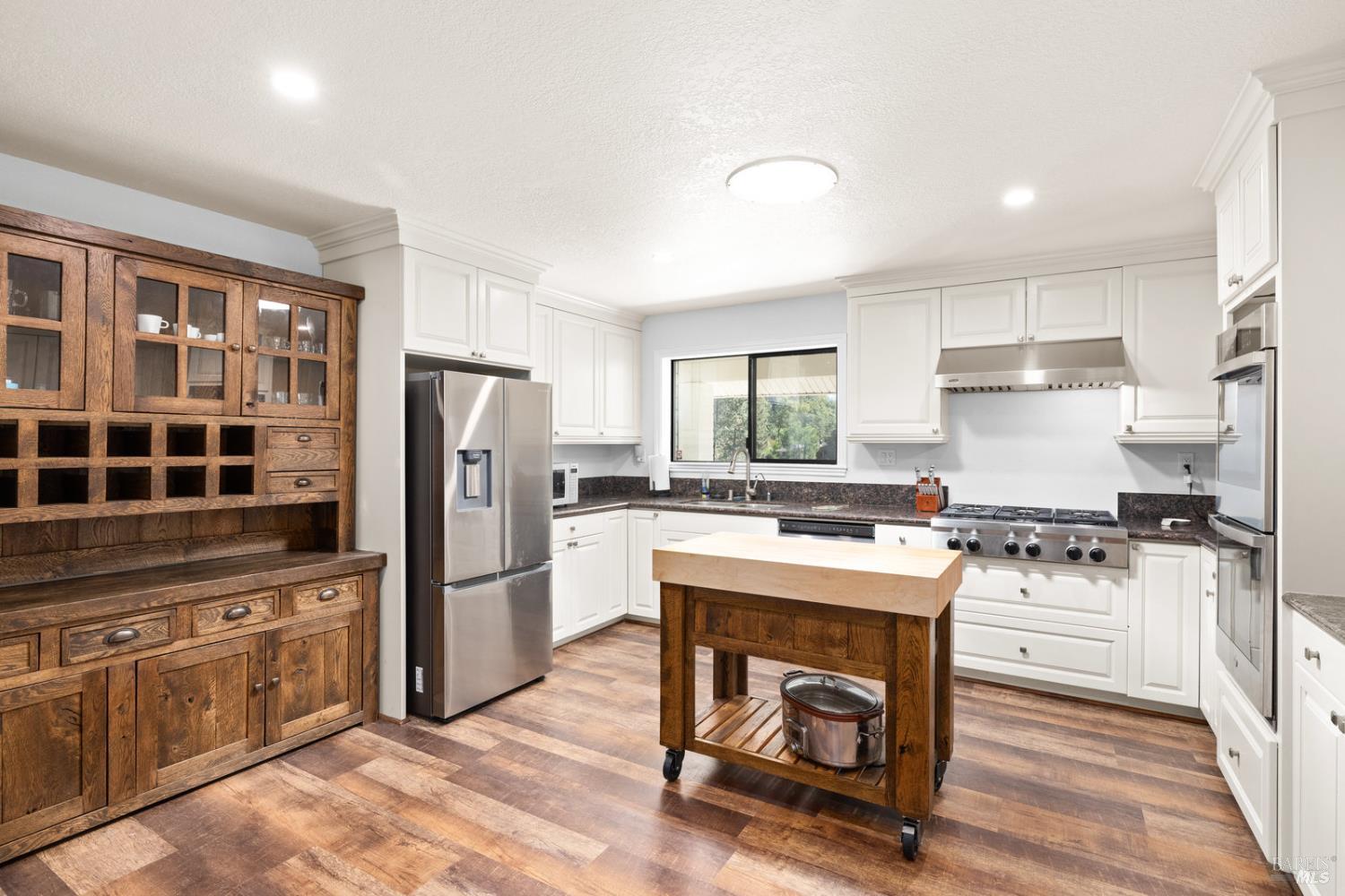 875 White Cottage Road N