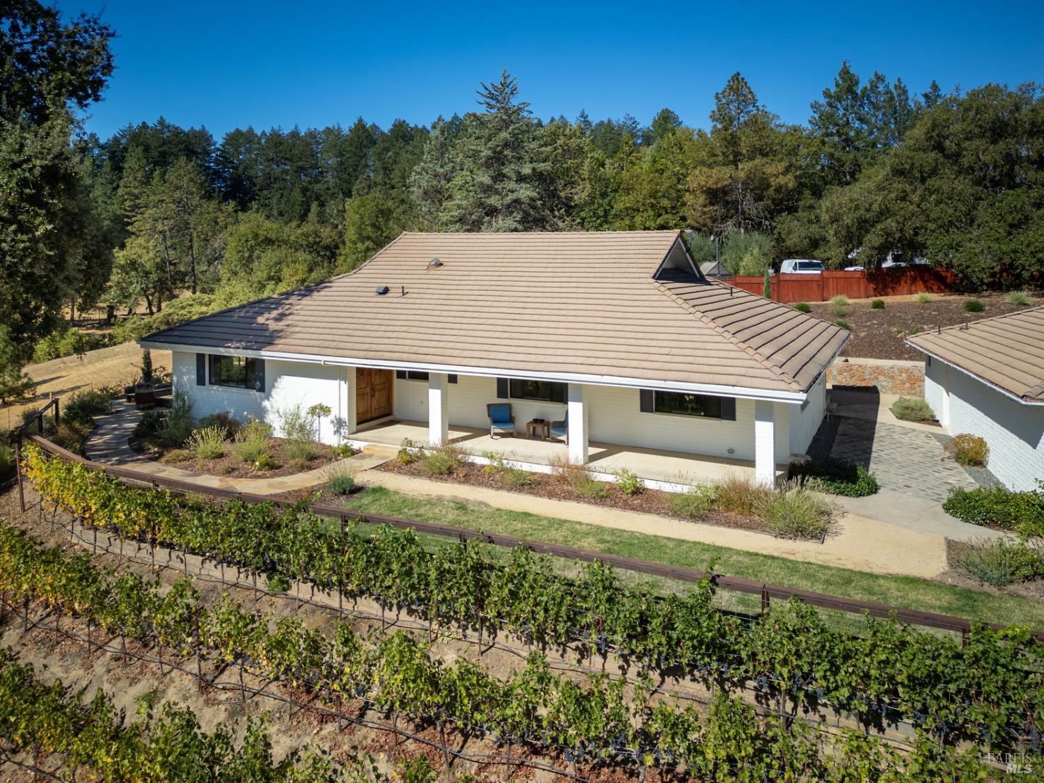 875 White Cottage Road N