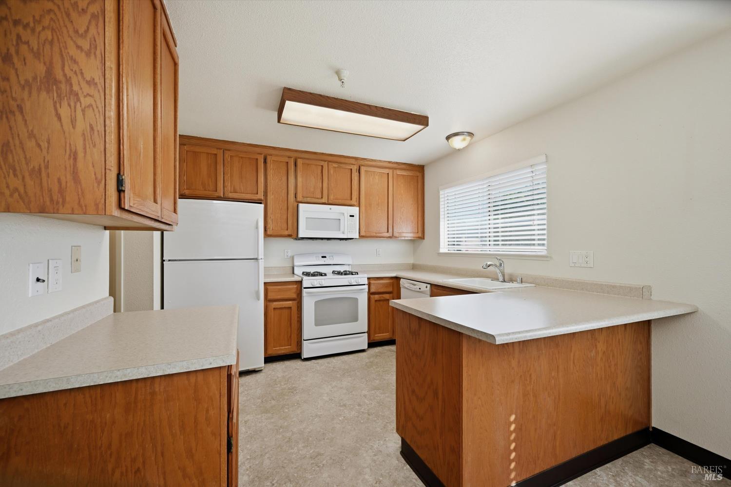 786 William Court