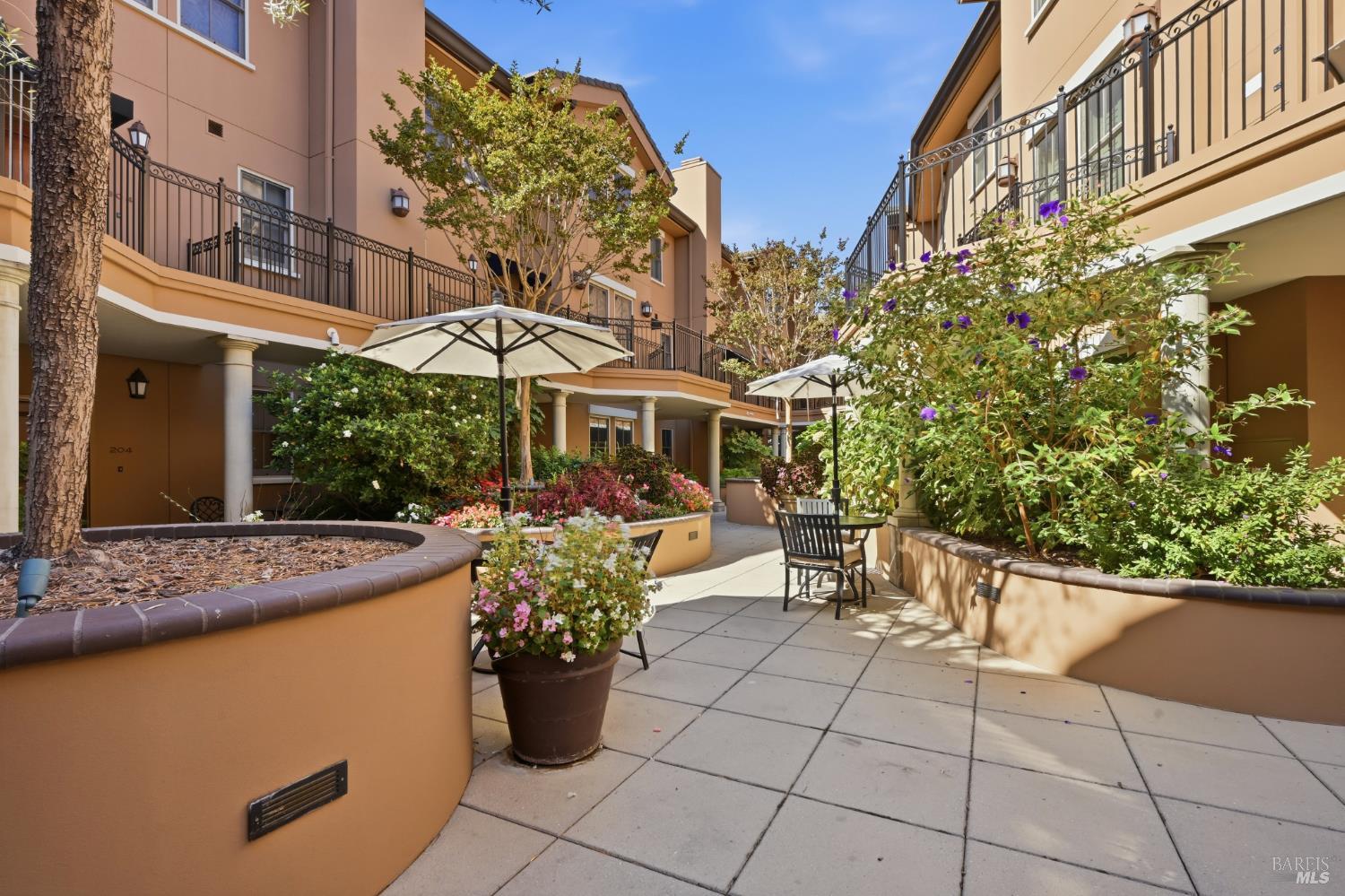 588 Main Street Unit: #225