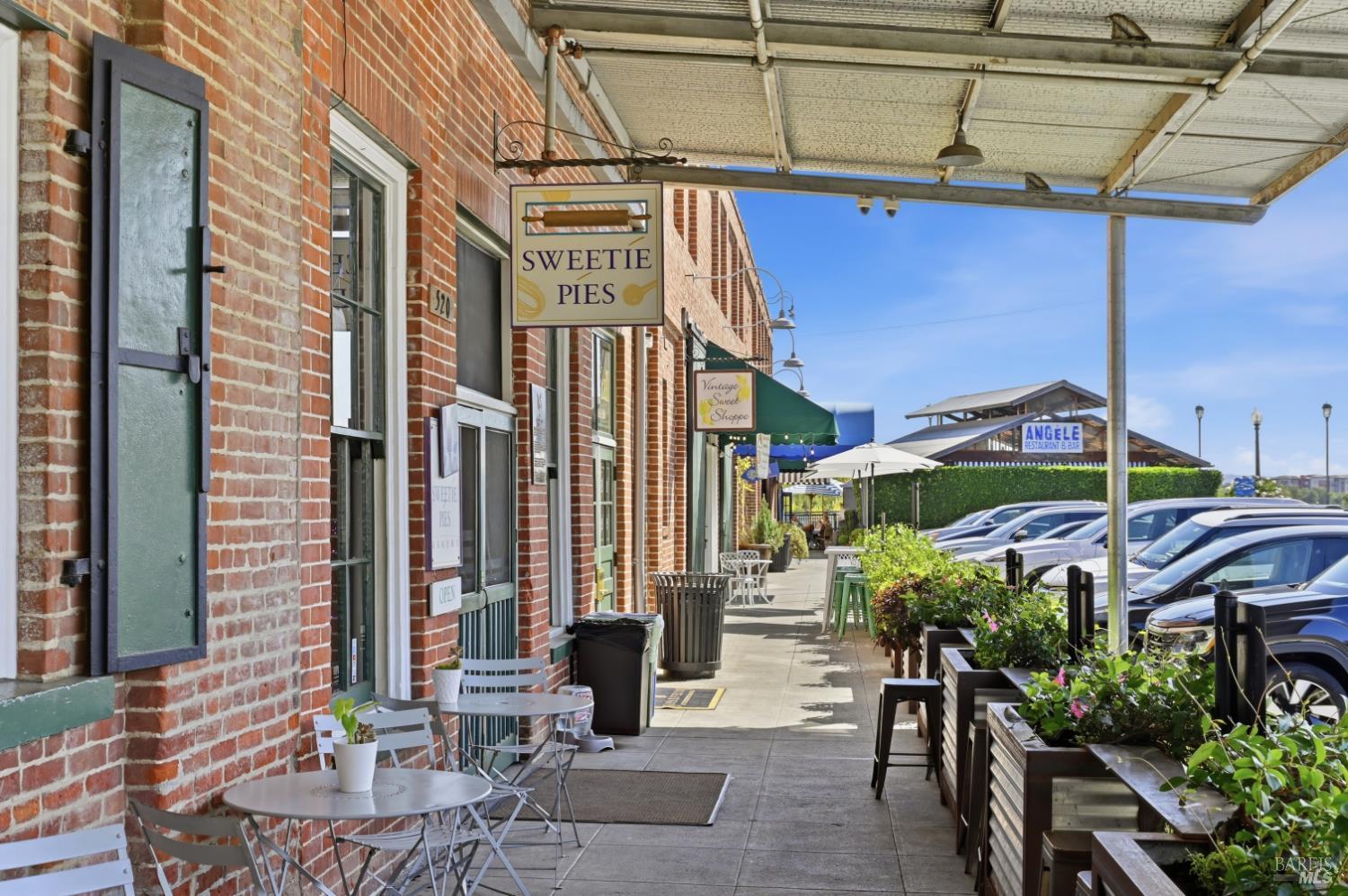 588 Main Street Unit: #225