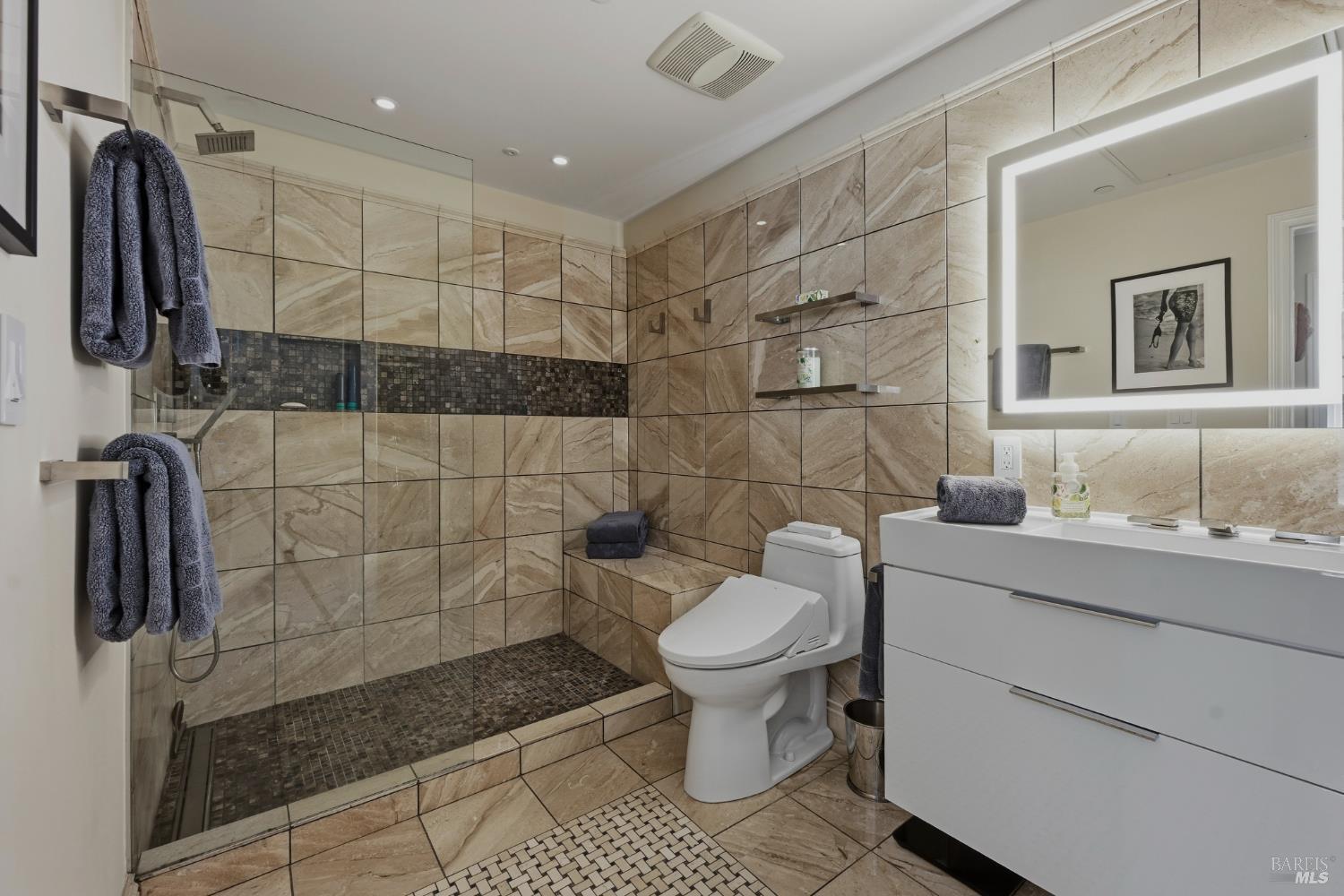 588 Main Street Unit: #225