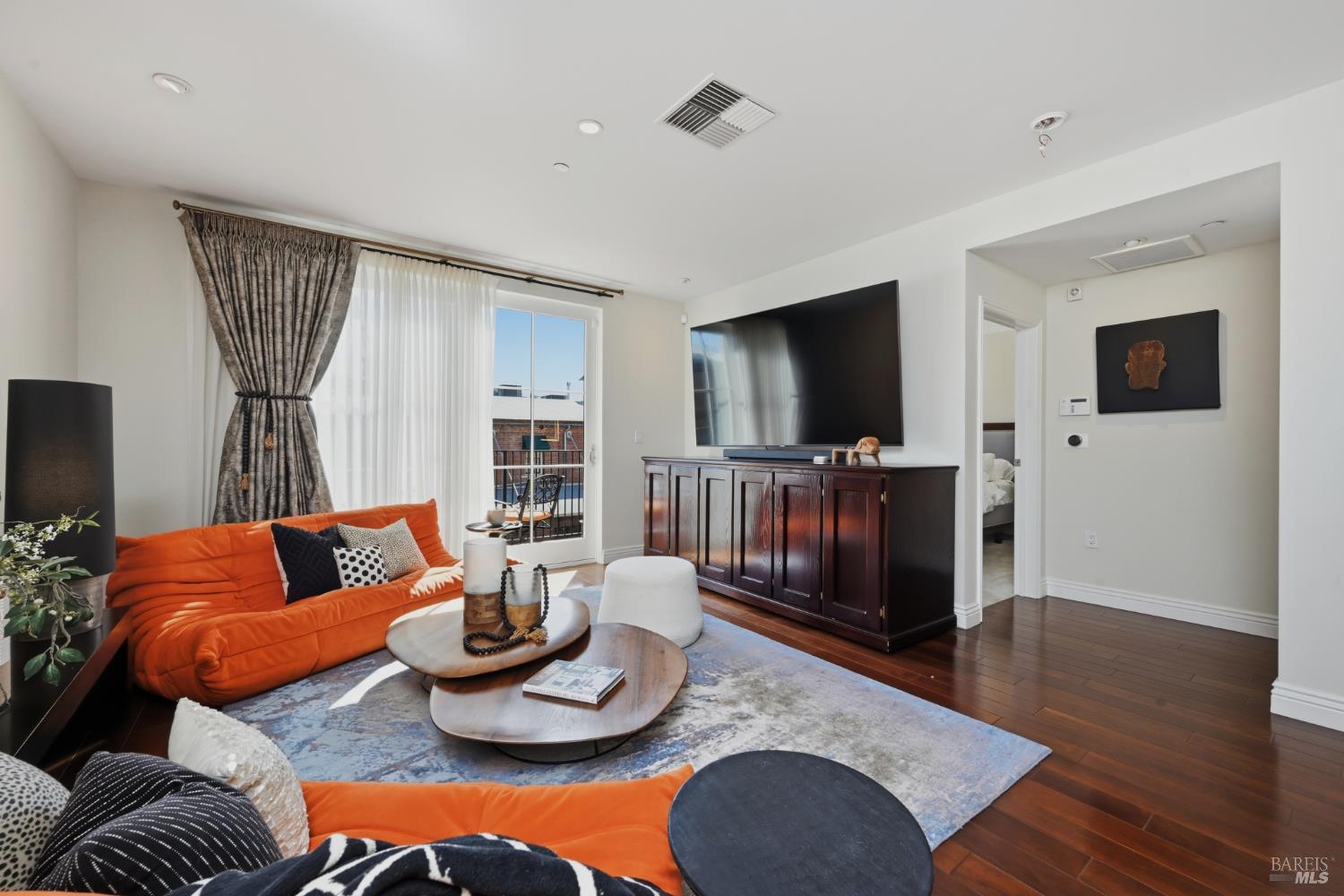 588 Main Street Unit: #225