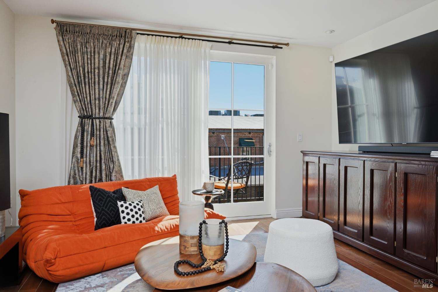 588 Main Street Unit: #225