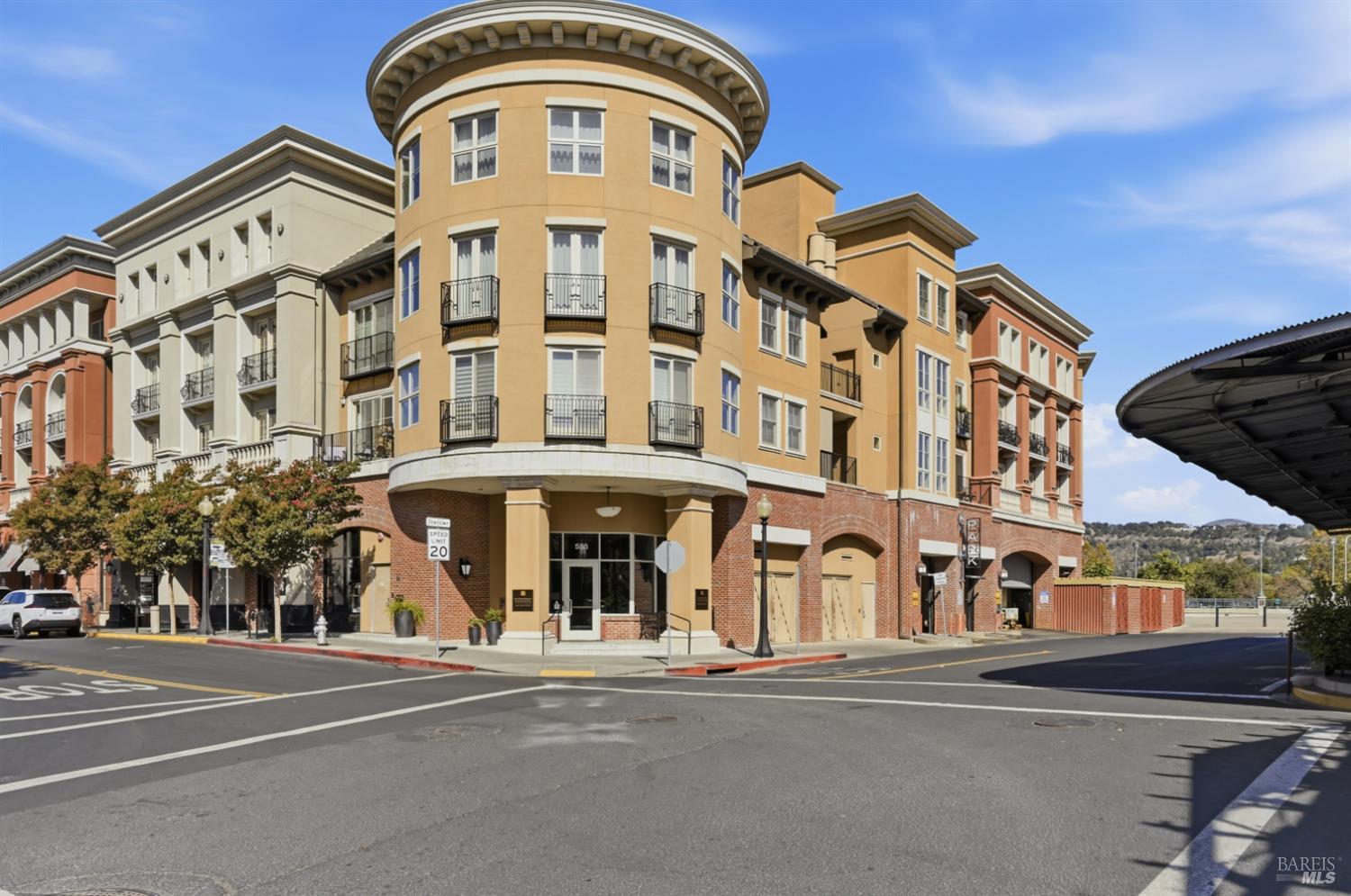 588 Main Street Unit: #225