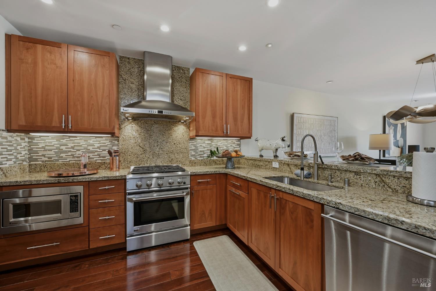588 Main Street Unit: #225