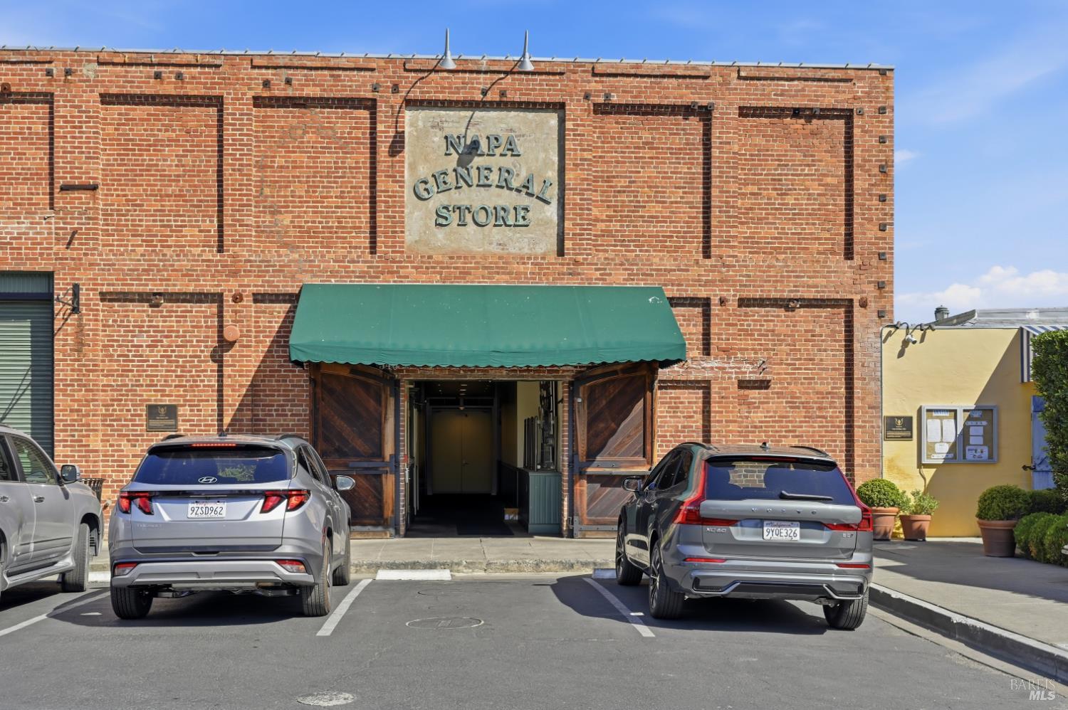 588 Main Street Unit: #225