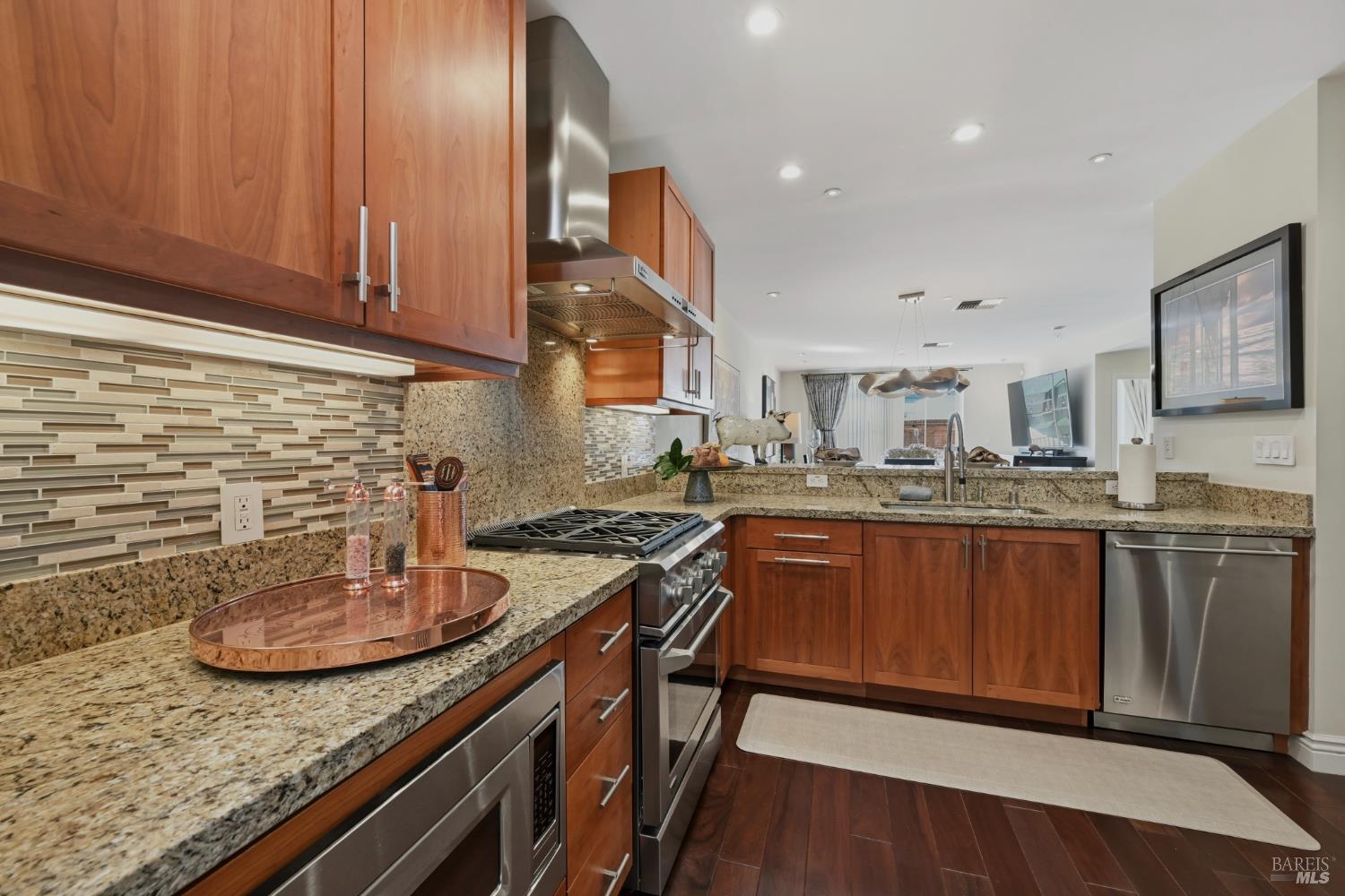 588 Main Street Unit: #225