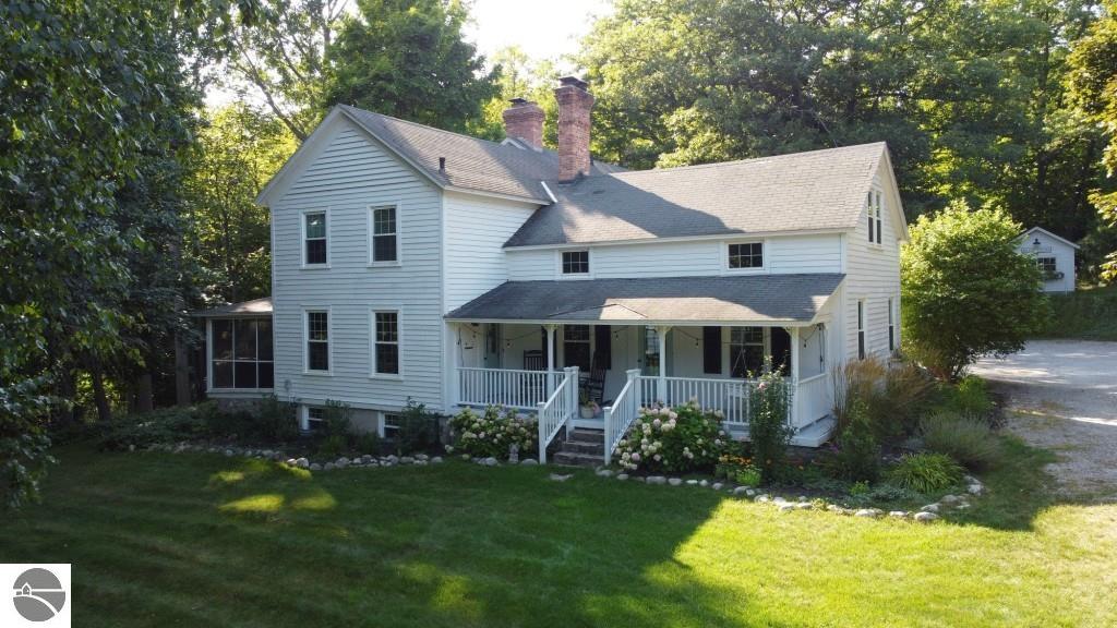 3257 N Manitou Trail W