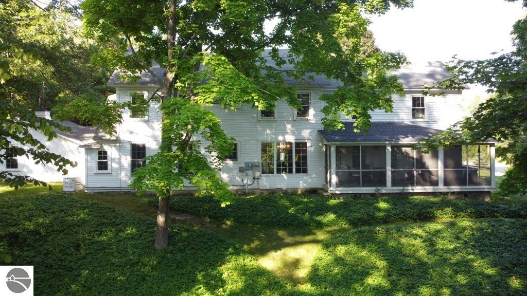 3257 N Manitou Trail W