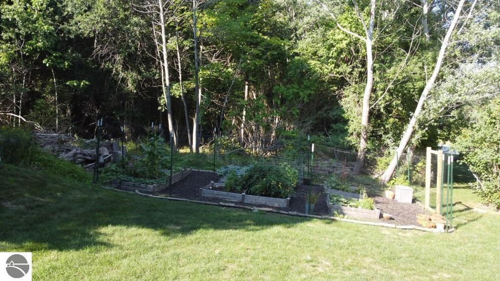 3257 N Manitou Trail W