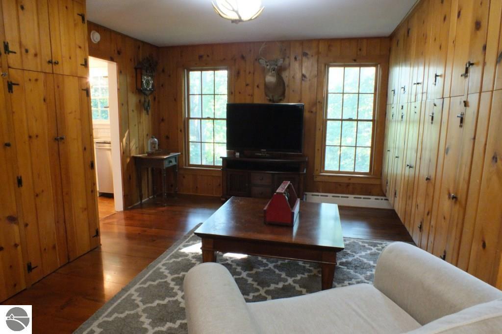 3257 N Manitou Trail W