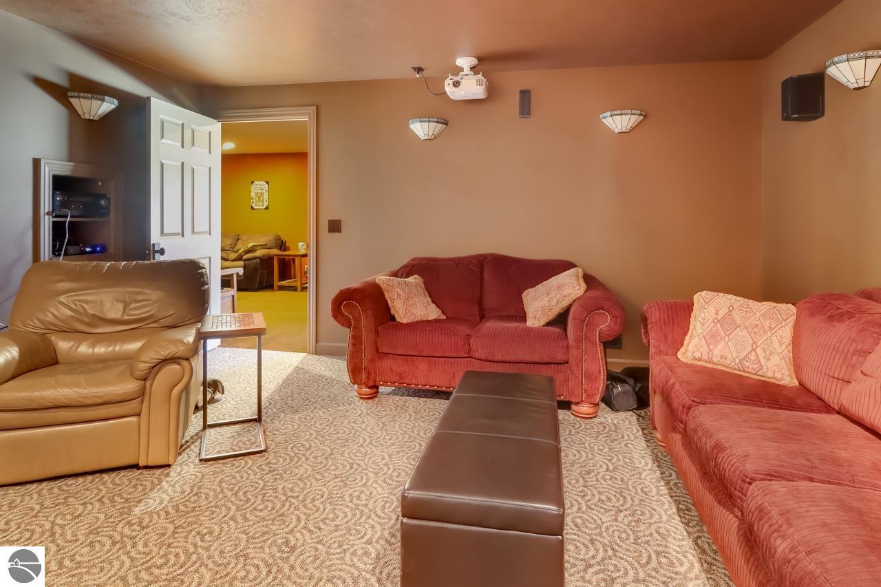 8009 Underwood Ridge