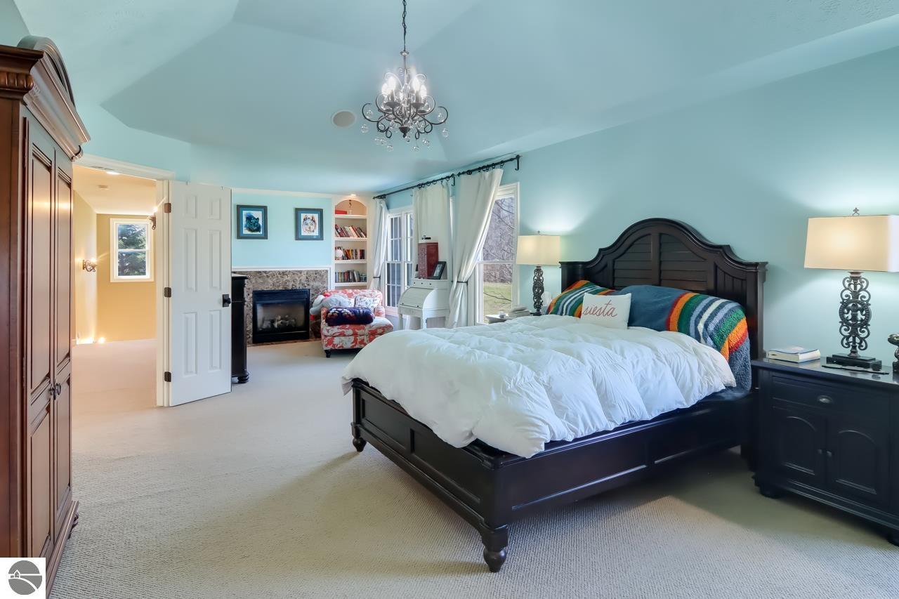 8009 Underwood Ridge