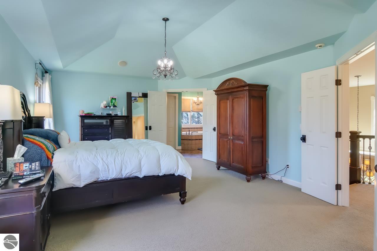 8009 Underwood Ridge