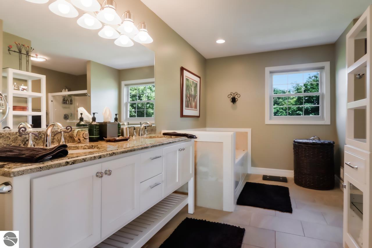 8589 Underwood Ridge