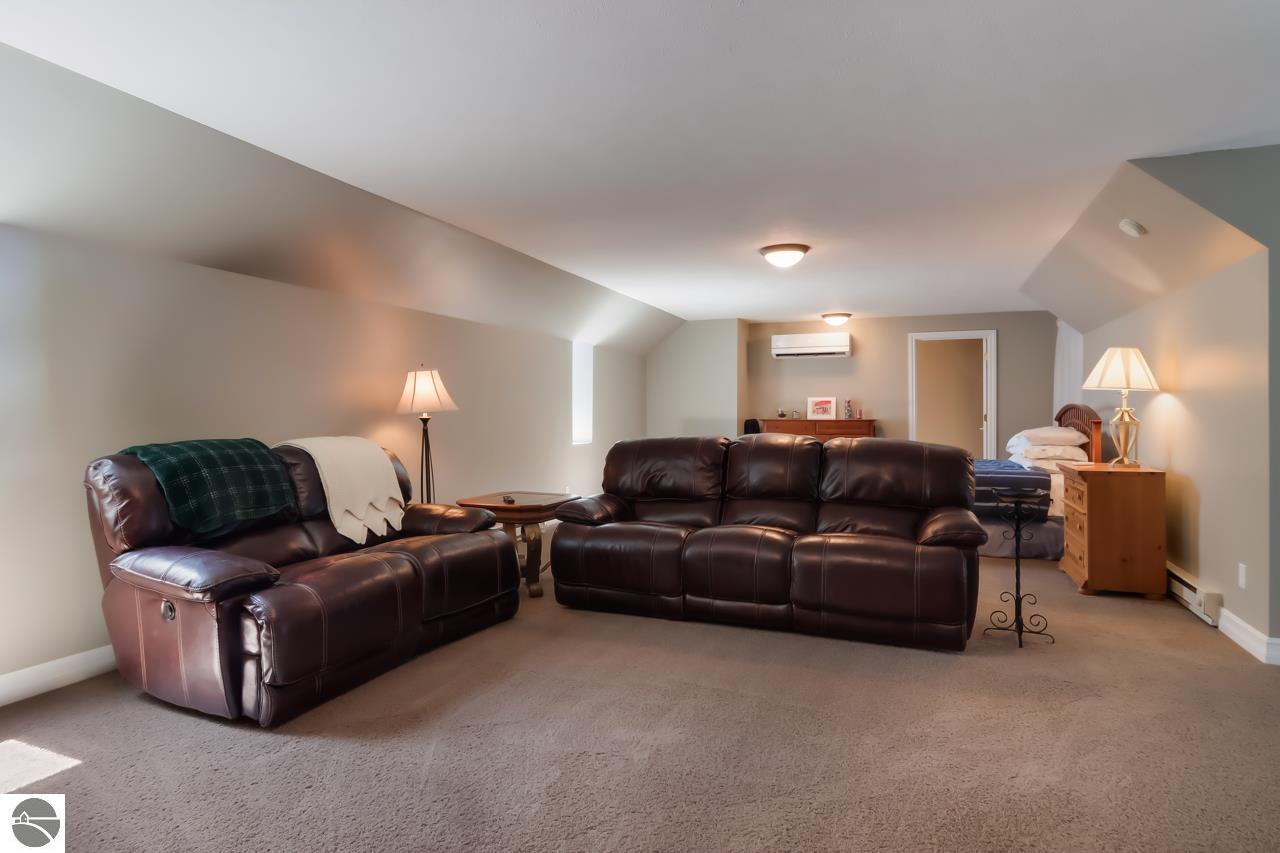 8589 Underwood Ridge