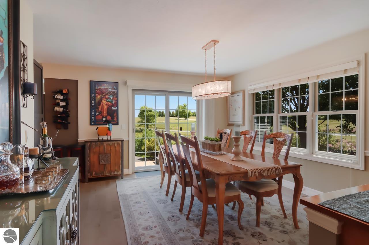 8589 Underwood Ridge