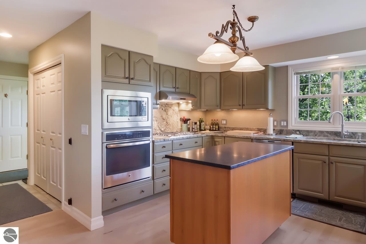 8589 Underwood Ridge